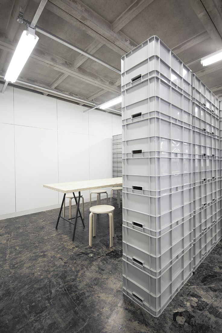 nLDK sets up an office under the shinkansen line using plastic containers nLDK sets up an office under the shinkansen line using plastic containers